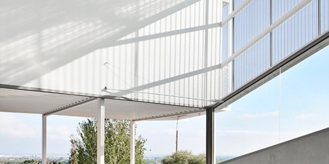 Seasonless House by Casos de Casas