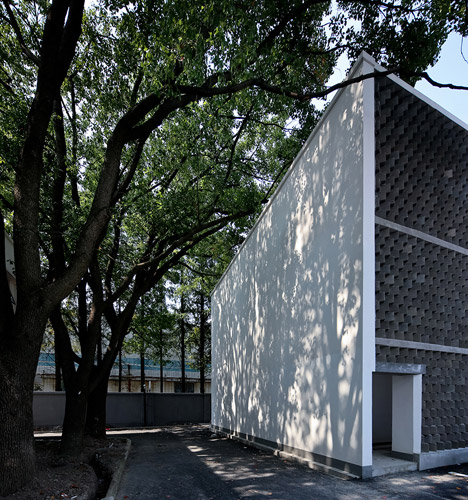 Student Bathrooms by Feng Lu