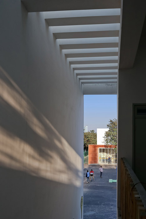 Student Bathrooms by Feng Lu