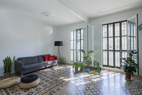 The Wall apartment in Barcelona by Nook Architects