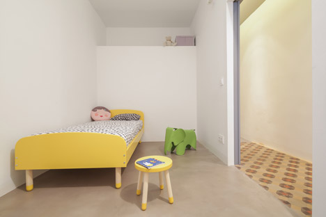 The Wall apartment in Barcelona by Nook Architects