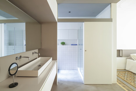 The Wall apartment in Barcelona by Nook Architects