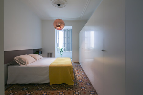 The Wall apartment in Barcelona by Nook Architects