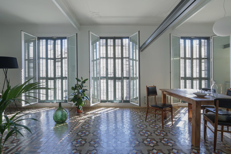 The Wall apartment in Barcelona by Nook Architects