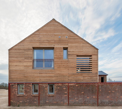 Timber Frame House in Leighton Buzzard by A-Zero