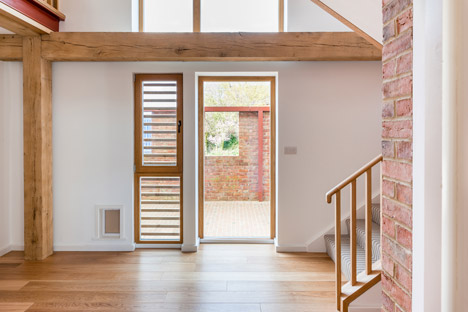 Timber Frame House in Leighton Buzzard by A-Zero