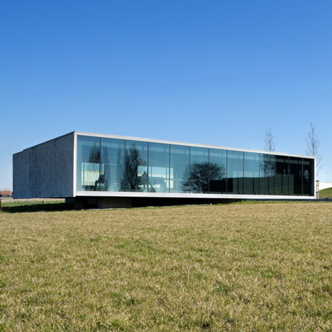 “Serene” concrete pavilion marks the entrance to a First World War cemetery
