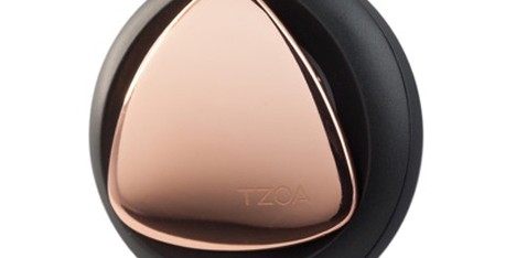TZOA wearable enviro tracker by Woke Studios