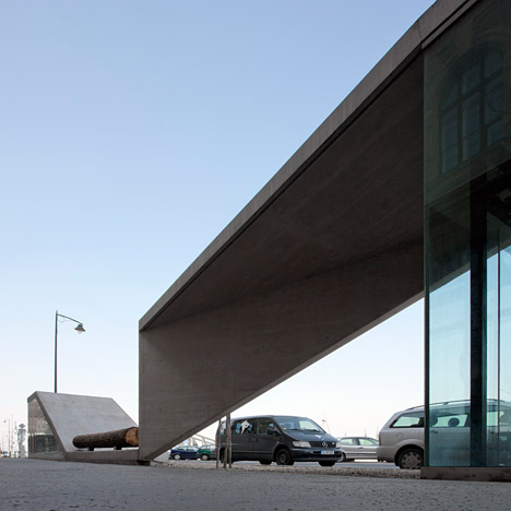 Budapest metro station by Spora Architects