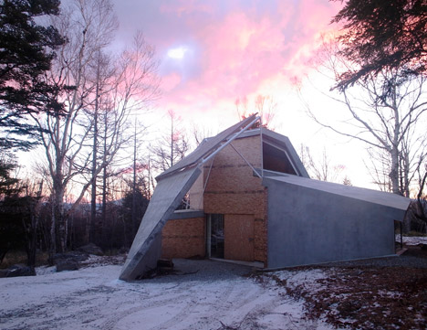 House in Nagohara by Double Negatives Architecture