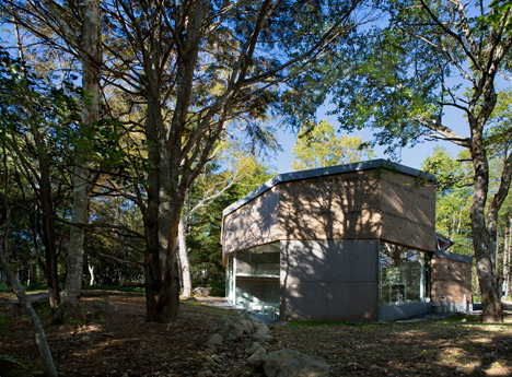 House in Nagohara by Double Negatives Architecture