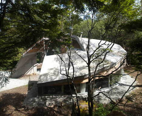 House in Nagohara by Double Negatives Architecture