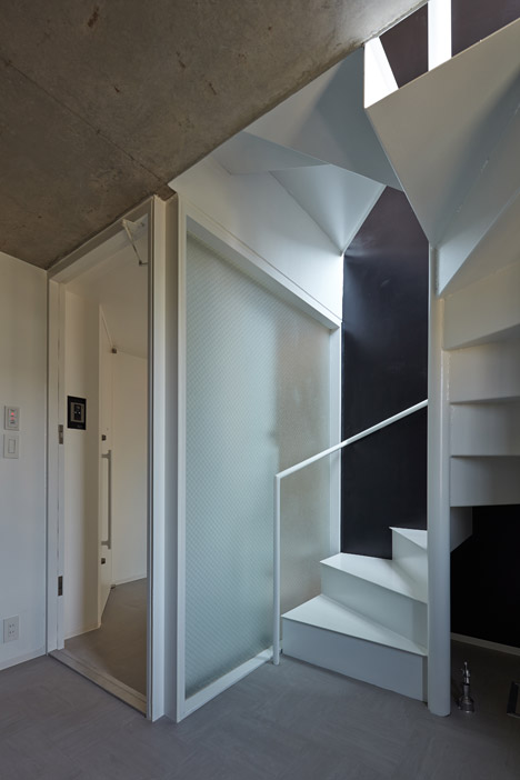 Kuro Building by KINO architects