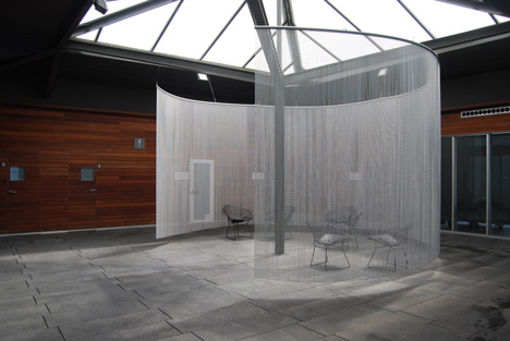 KriskaDecor chains at La Meridien Hotel_dezeen