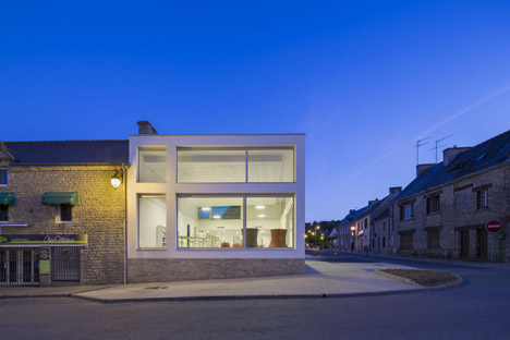 Mediatheque de Monterblanc by Studio 02 Architectes