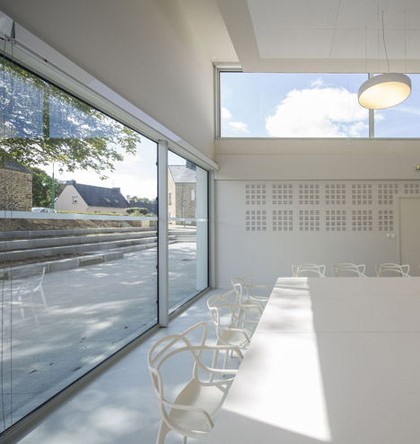 Mediatheque de Monterblanc by Studio 02 Architectes