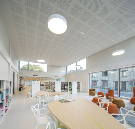 Mediatheque de Monterblanc by Studio 02 Architectes