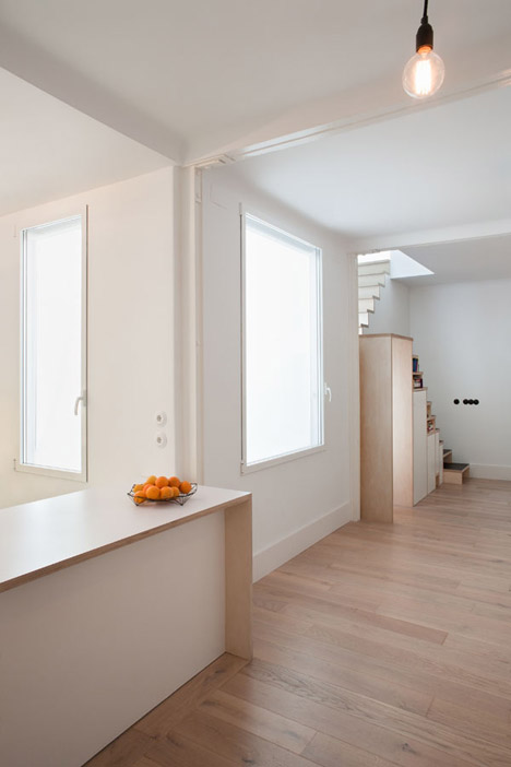 Plywood Trio Apartment by BUJ+COLÓN arquitectos
