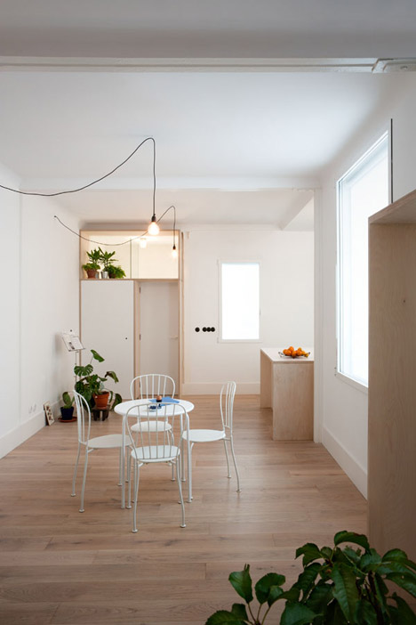 Plywood Trio Apartment by BUJ+COLÓN arquitectos