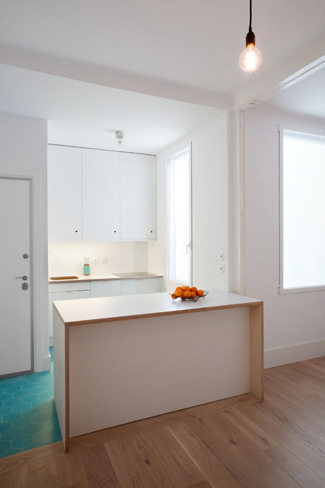 Plywood Trio Apartment by BUJ+COLÓN arquitectos