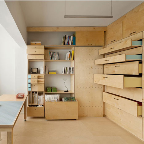 Space saving modular studio for an artist by Raanan Stern