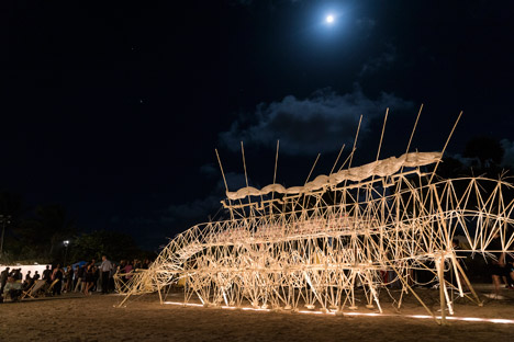 Strandbeest by Theo Jansen