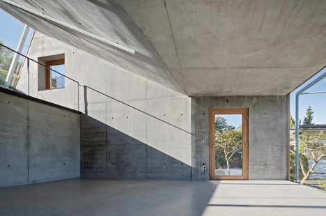 A studio for drawing, painting and small sculpture by Christian Tonko