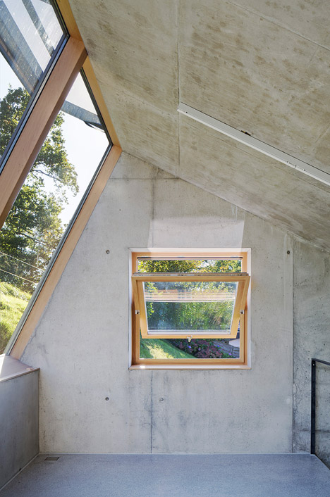 A studio for drawing, painting and small sculpture by Christian Tonko