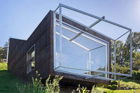 A studio for drawing, painting and small sculpture by Christian Tonko