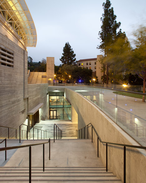 AIA-2015-UC-Berkeley-Memorial-Stadium-and-Training-Center_dezeen_468_0