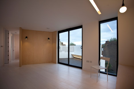 Apartments 008 and 009 by Teatum and Teutum