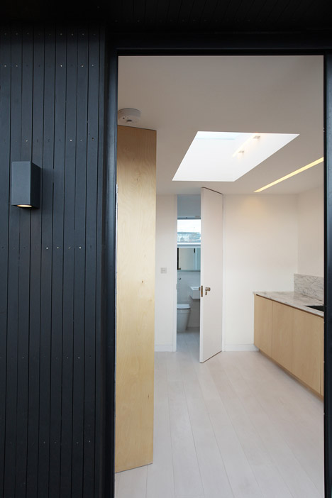Apartments 008 and 009 by Teatum and Teutum