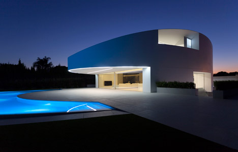 Balint House by Fran Silvestre