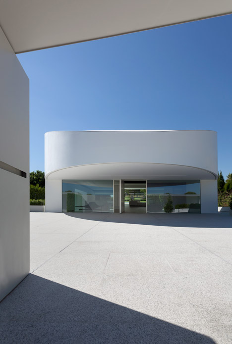 Balint House by Fran Silvestre