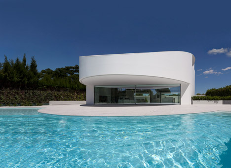 Balint House by Fran Silvestre