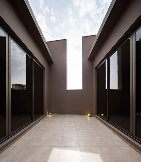 Box House by Massive Order