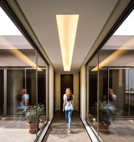 Box House by Massive Order