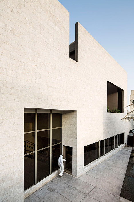 Box House by Massive Order