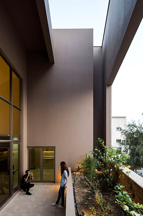 Box House by Massive Order
