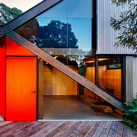 Maddison Architects add timber-framed annex to log cabin in Victoria’s coastal forest