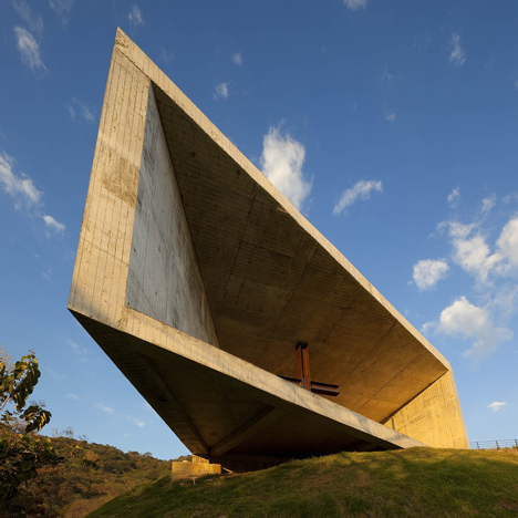 Skewed concrete chapel by EMC Arquitectura balances over a mountainside in El Salvador