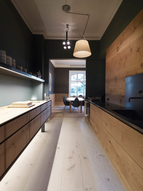Dinesen showroom by Oeo