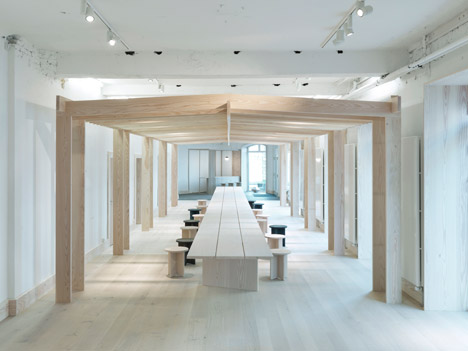 Dinesen showroom by Oeo