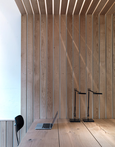 Dinesen showroom by Oeo