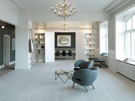 Dinesen showroom by Oeo