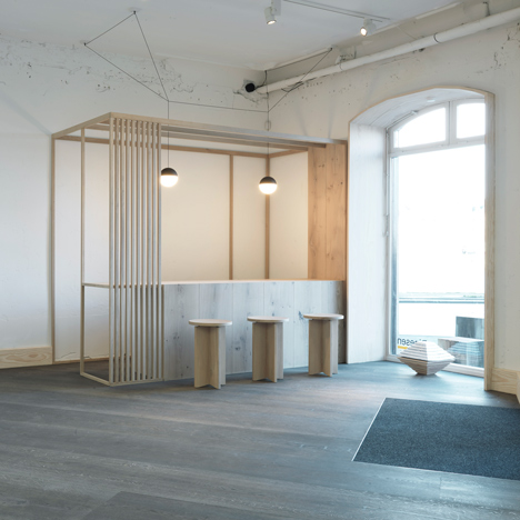 Dinesen showroom by Oeo