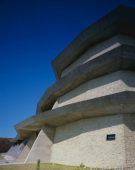 Eco-Thon Hotel in Lake Biwa by Ryuichi Ashizawa Architect & Associates