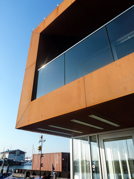 Floating Office for Waternet by Attika Architekten