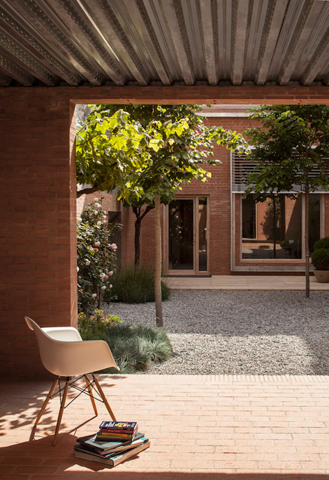 House 1014 in Barcelona by H Arquitectes
