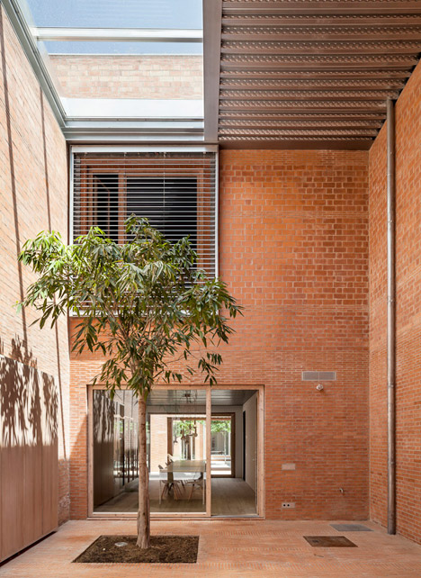 House-1014-in-Barcelona-by-HARQUITECTES_dezeen_468_20